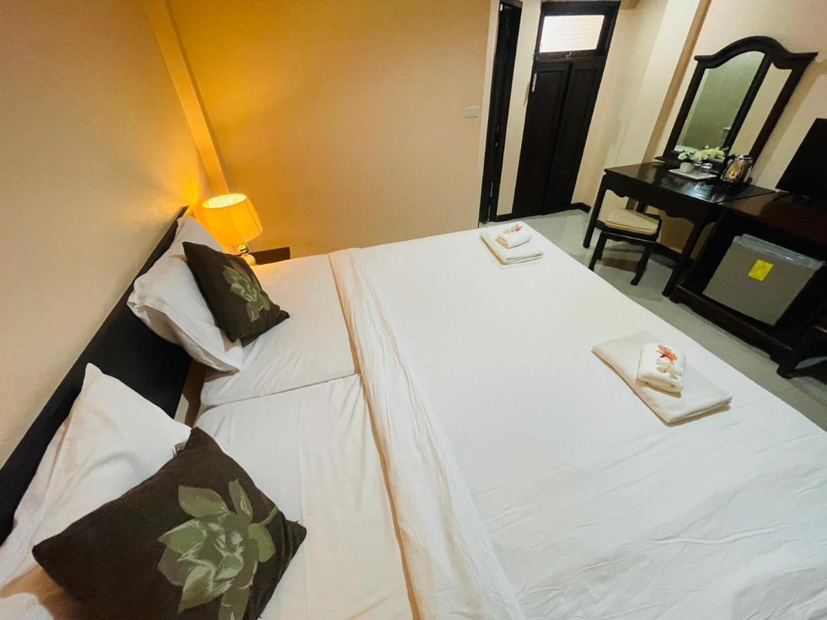 Na Thapae Chiangmai Hotel Chiang Mai Exteriör bild