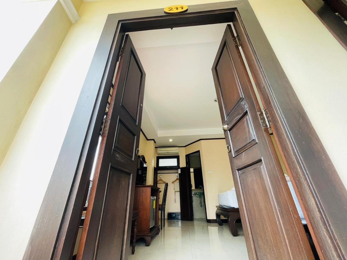 Na Thapae Chiangmai Hotel Chiang Mai Exteriör bild