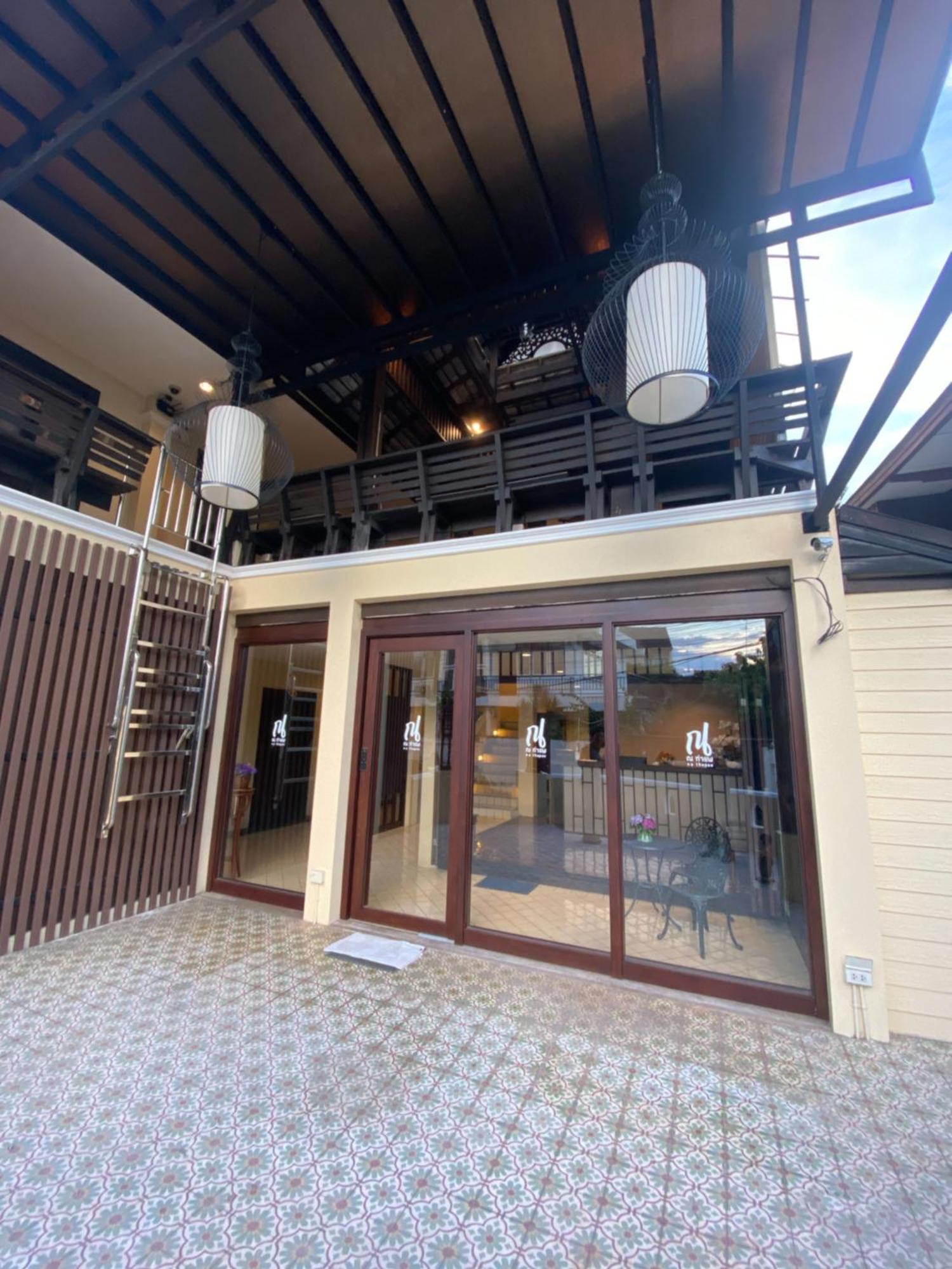 Na Thapae Chiangmai Hotel Chiang Mai Exteriör bild