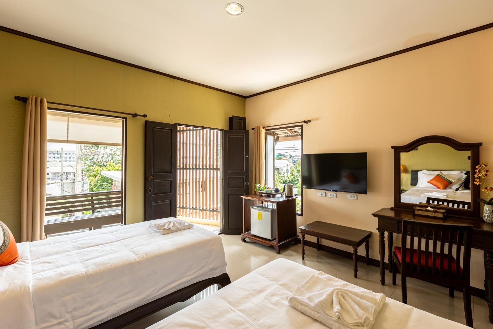 Na Thapae Chiangmai Hotel Chiang Mai Exteriör bild