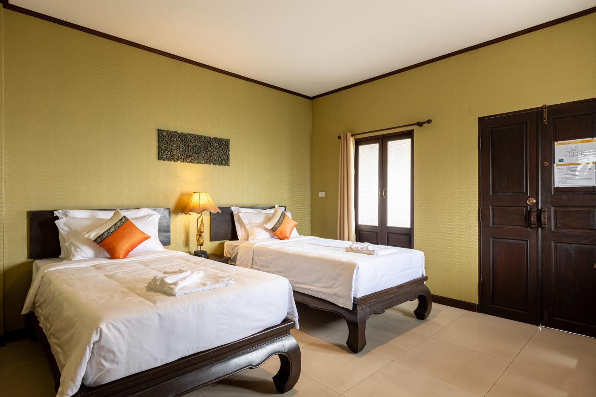 Na Thapae Chiangmai Hotel Chiang Mai Exteriör bild
