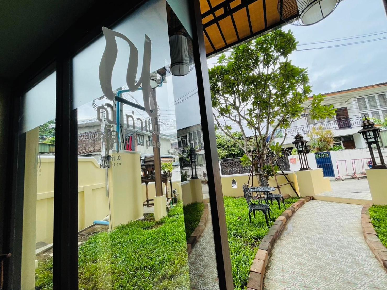 Na Thapae Chiangmai Hotel Chiang Mai Exteriör bild